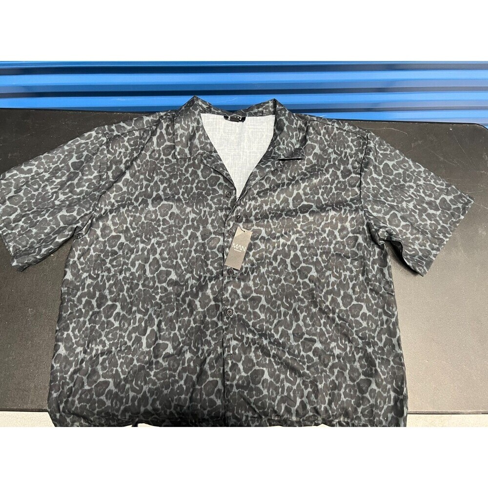boohoo man shirt. New with tag XL man shirt